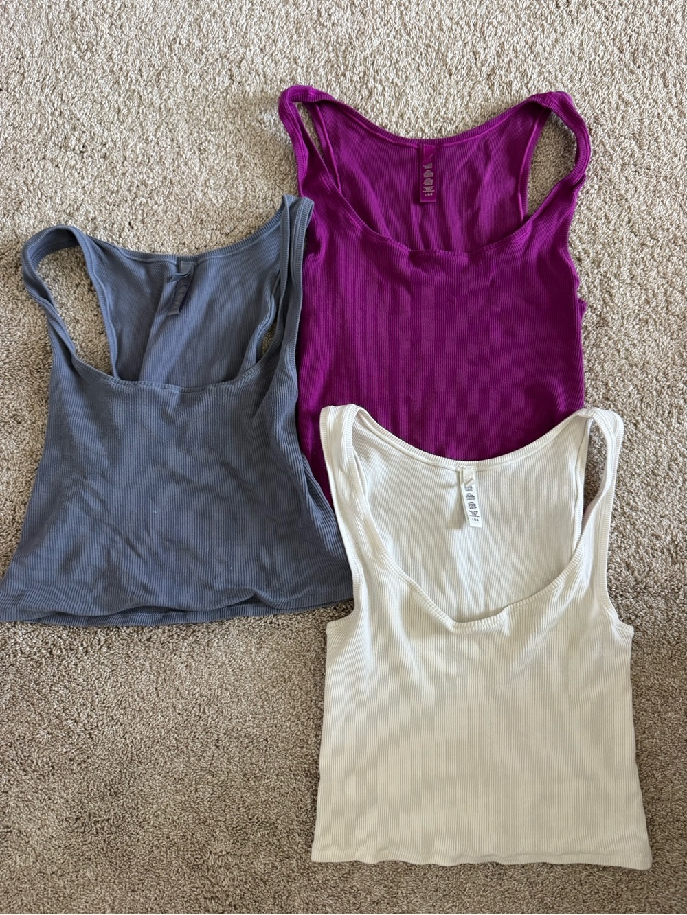 SKIMS Ribbed Scoop Tank Trio - Magenta, Gray, Cream
